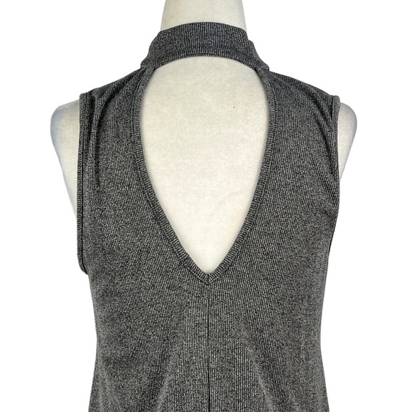 GREEN ENVELOPE LOS ANGELES V-NECK CUT OUTS WOMEN'S‎ TOP - Picture 6 of 9